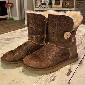 Rare UGG Bailey Button Crinkle Leather Boots Brown